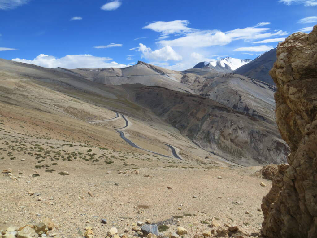 Las carreteras, siempre of rodad, pero algunas veces estaban asfaltadas, casi al llegar a LEH