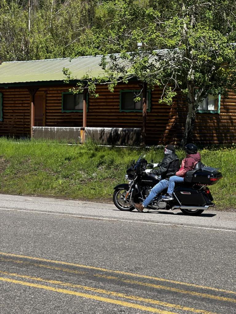 Las Harleys, volviendo a Gardiner, estaban pr todos los lados