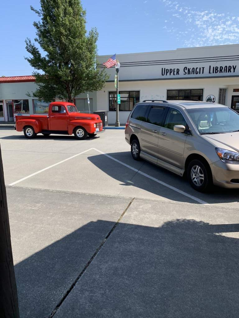 Coche tiípic americano en Concrete, Ahi intentamos cenar en unos de sus 9 restaurantes, pero al final, fuimos al único abierto, una pizzería a las afueras dela ciudad. Pero cenamos !