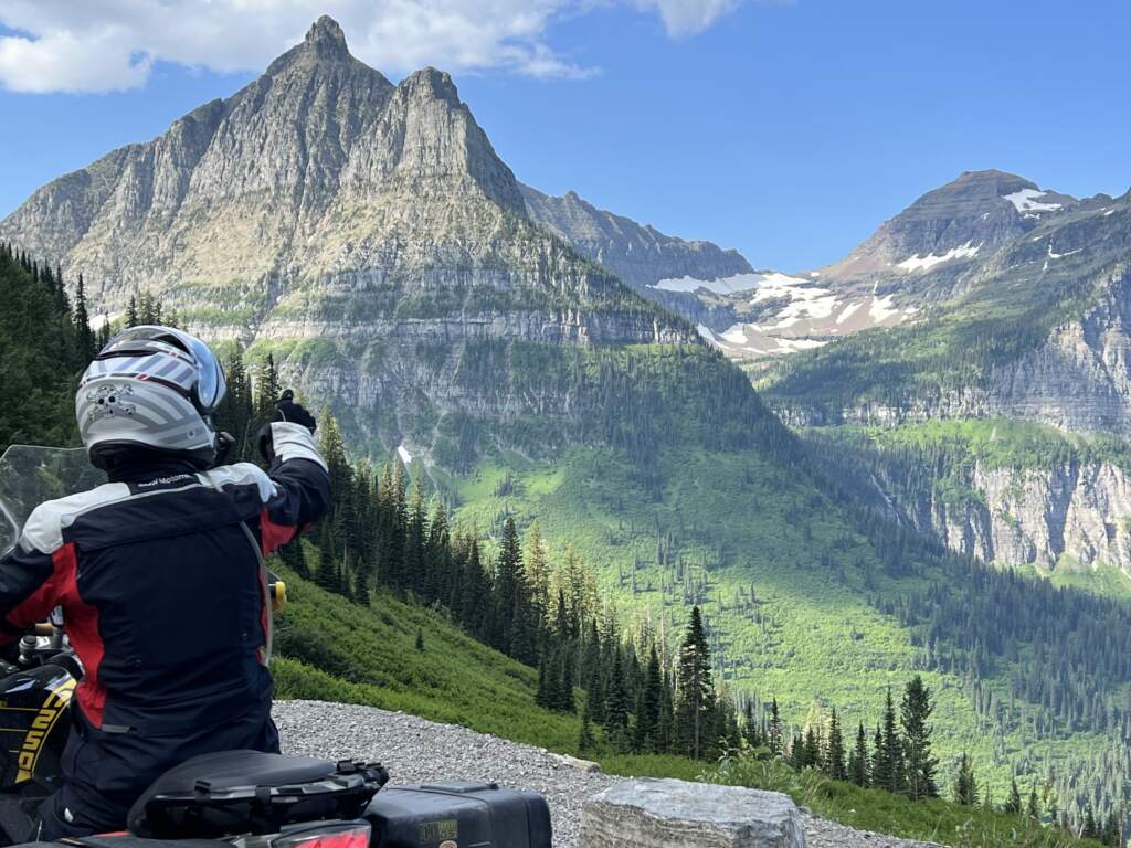 La Guinda de viaje, Glacier park, una roeciosidad de carretera que recorre e parque, y la hicimos en los dos sentidos