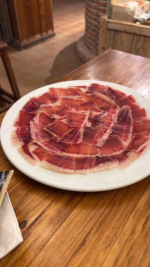 UN plato de jamón, en el restaurante en Antequera donde cenamos en la Finca Eslava