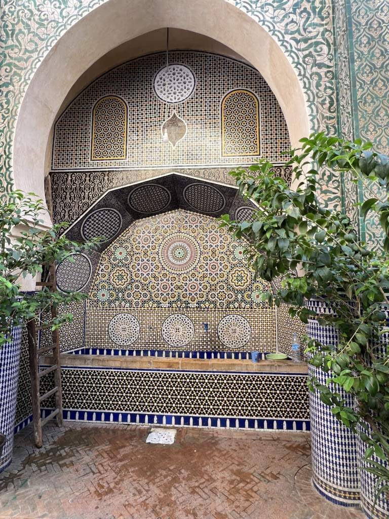 Las fuentes en Fes están por todas partes, perfectamente restauradas