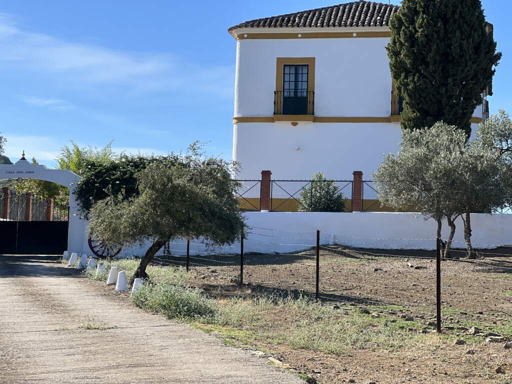 Pasamos por varios cortijos en carreteras muy aisladas, yendo a Antequera donde dormiríamos