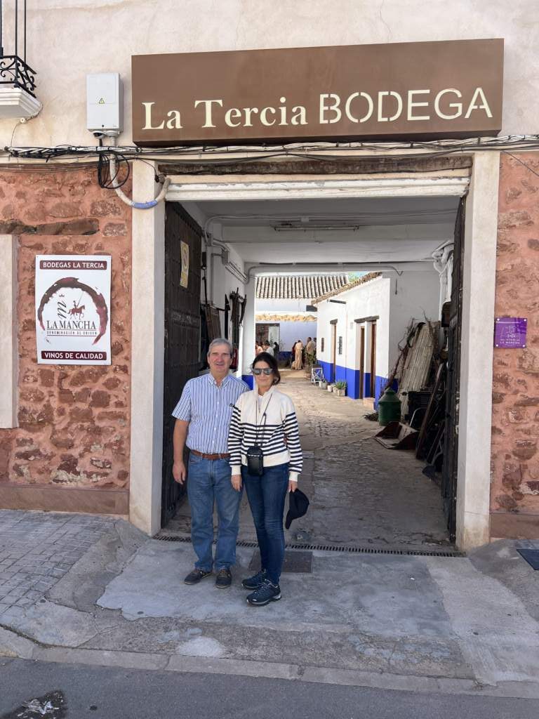 En la Bodega La Tercia, probando unos vinos en Alcazar de Sia Juan, donde dormimos de camino a de vuelta a Zaragoza