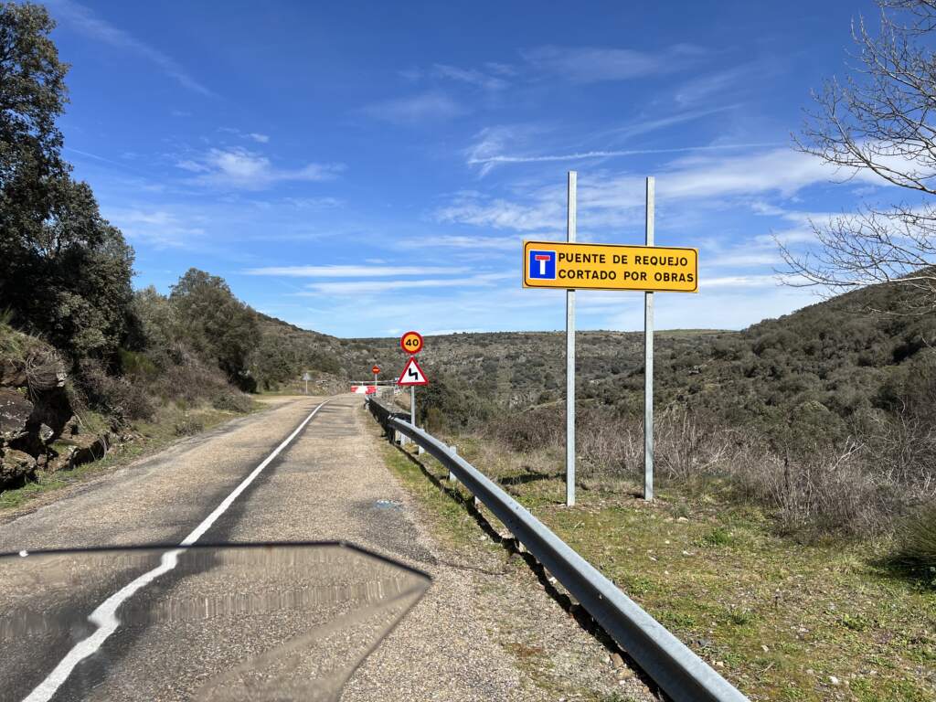 Dicidi entonces ir al gene Requejo, al lado del mirador del fraile, y estaba tambien cerrado. Una desilusión de dia.