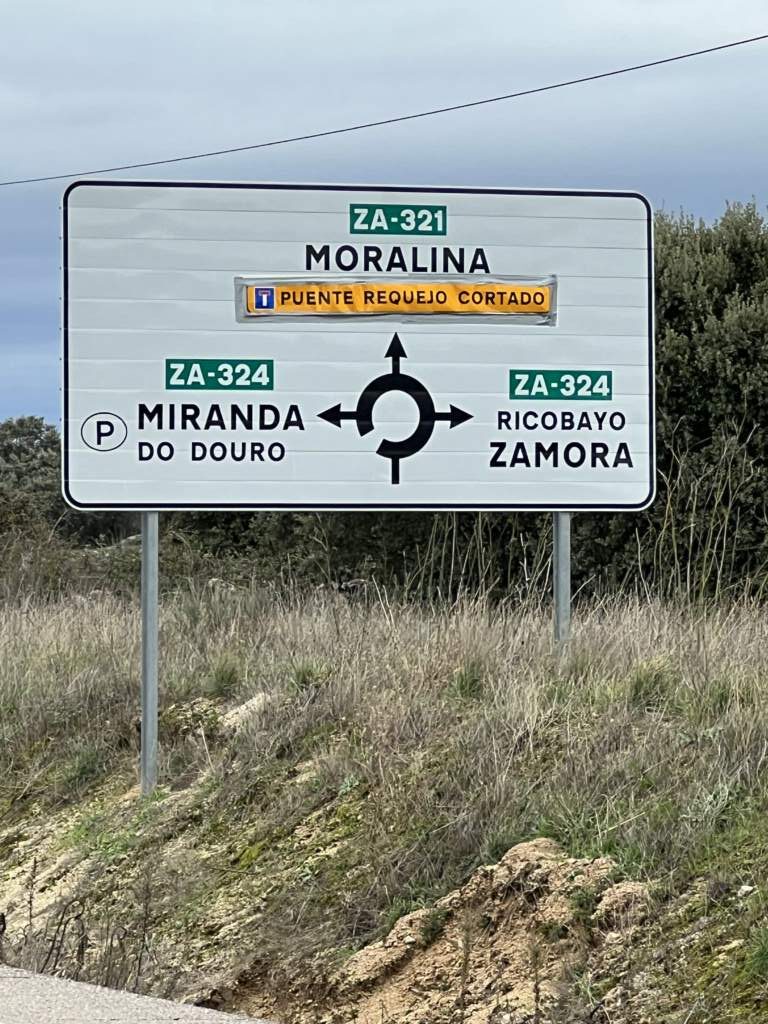 Que el piteen Requejo estuviera cerrado estaba indicado, pero yendo por otra carreteras