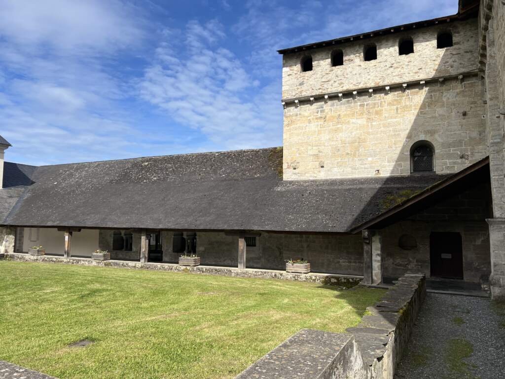 Saint Savin, un pueblo en Francia cerca de argeles-gazost, tranquilo, sereno, donde dormí en su hotel