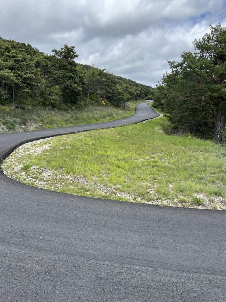 Ja, la The Weekendcarretera perfecta, sus curvas, ya llegan a L'argentiere cerca de Briancon, donde dormiría