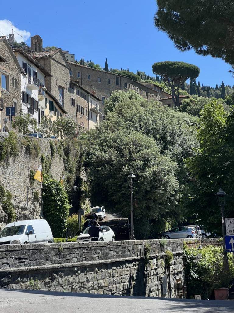 La Plaza de la República en Cortina, preciosa, muy buen cuidad y rodeada de cafes