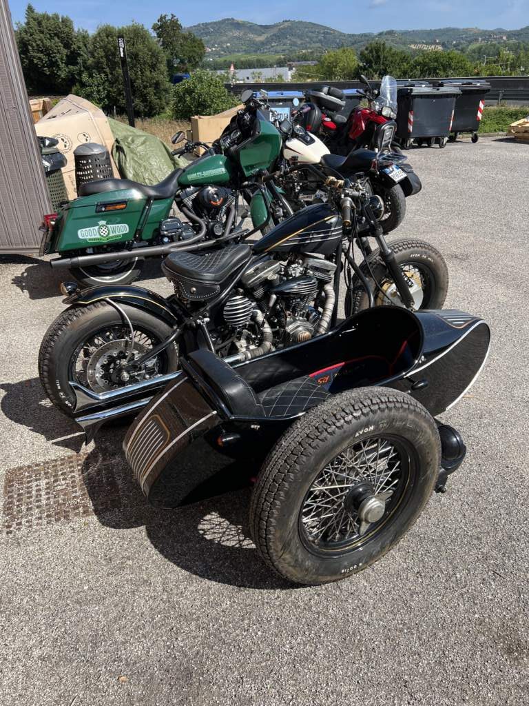 a Marco le encantan estas motos para ir dos o tres, y a vimos volviendo de La Tpscana a Umbria, preciosa