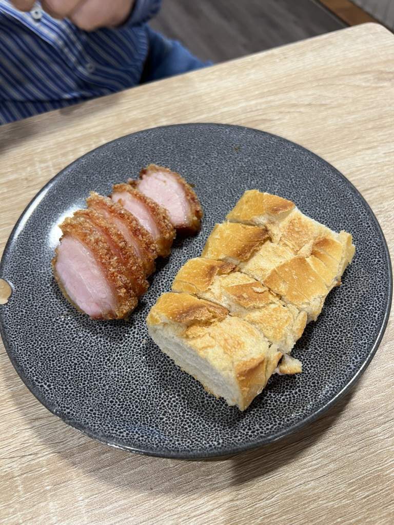 Un torrezno, especialidad soriana en El Burgo de Osma. Buena forma de comenzar el viaje