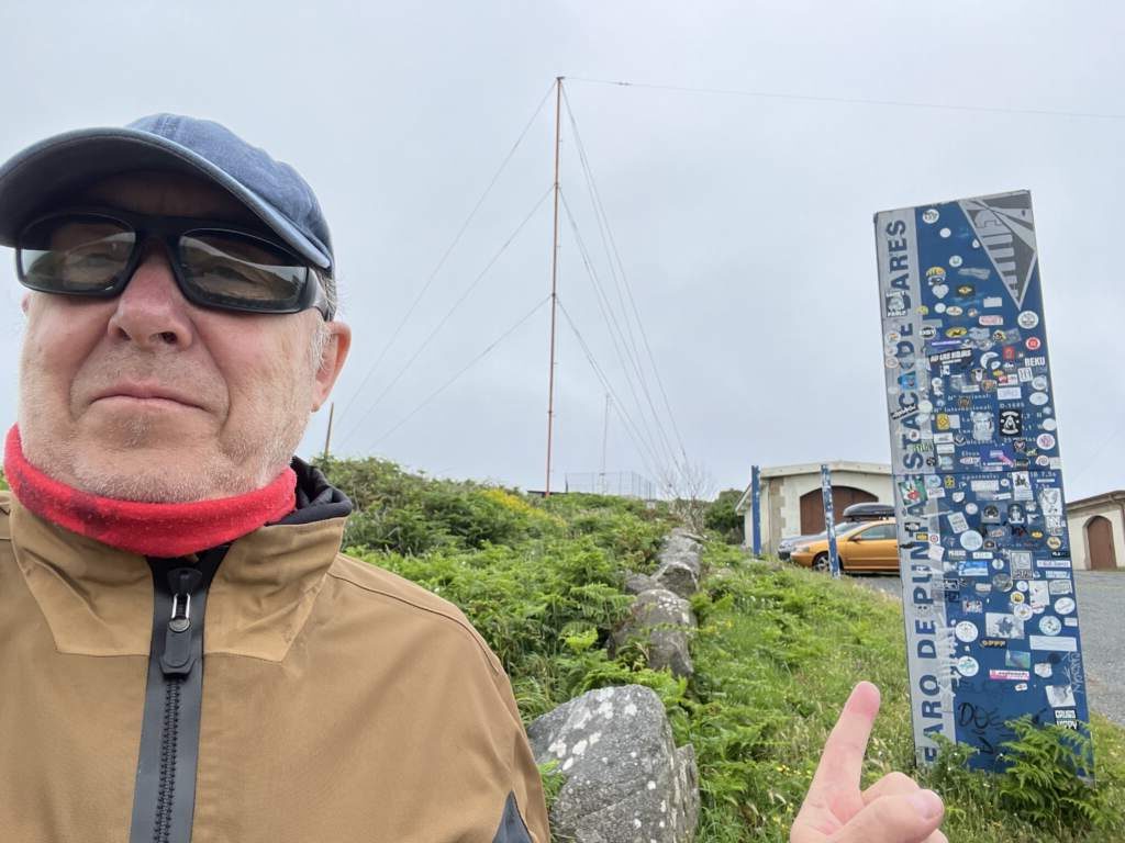 El faro de la Estaca de bares, en Galicia. Tremendo el viento que hacia ahi, pero era unos de la faros que había que ver en la ruta de los faros