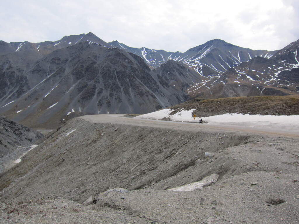 Atingun pass, ya con nieve y era Junio ! En unos meses estará todo nevado y helado; Just