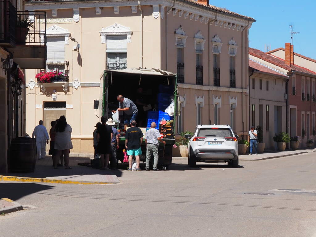 En lospueblos de Castilla olvidados, donde pasa el camión una vez a la semana, yendo a casa de vuelta del Valle de Baztan