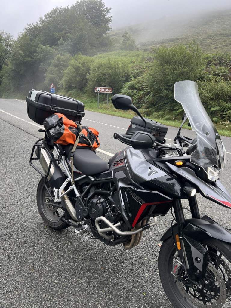 Yendo por el puerto del Belate, al norte de Pamplona, en un puerto casi olvidado por una autovía nueva, de camino de vuelta a Tudela de Duero