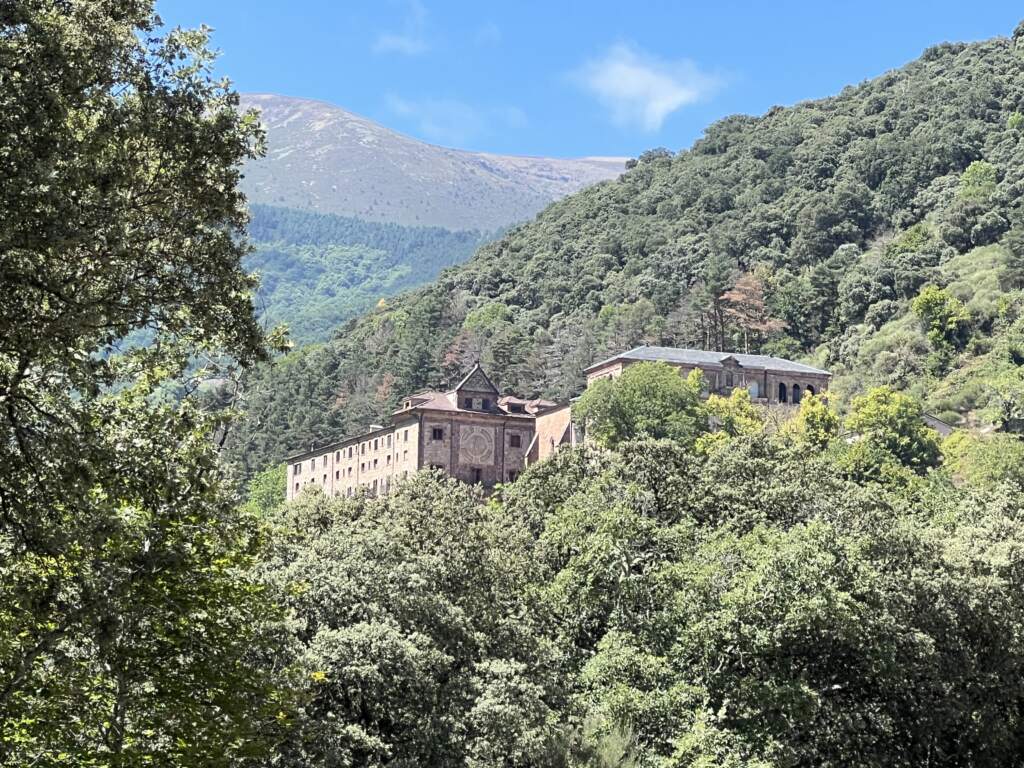 Volviendo a casade Orbaiceta a casa, pase por el Monasterio de Valvaneras, en la sierra de la demanda, en el municipio de Anguiano