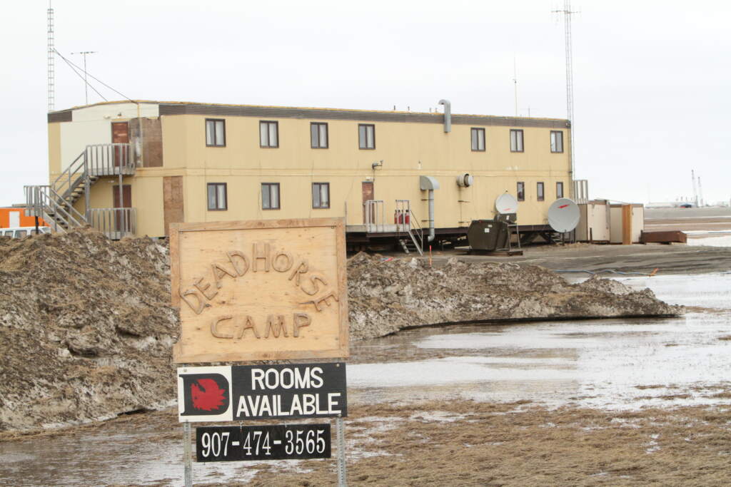 Llegando a Deadhose, a nuestro hotel, a nuestro destino. Increíble el hotel en Prudhoe Bay