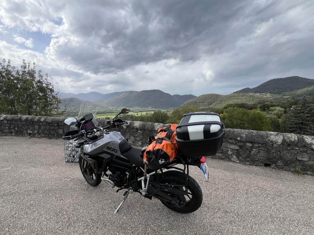 Lola, mi Triumph 900 GT Pro, con la que hice el viaje a Luxemburgo y vuelta