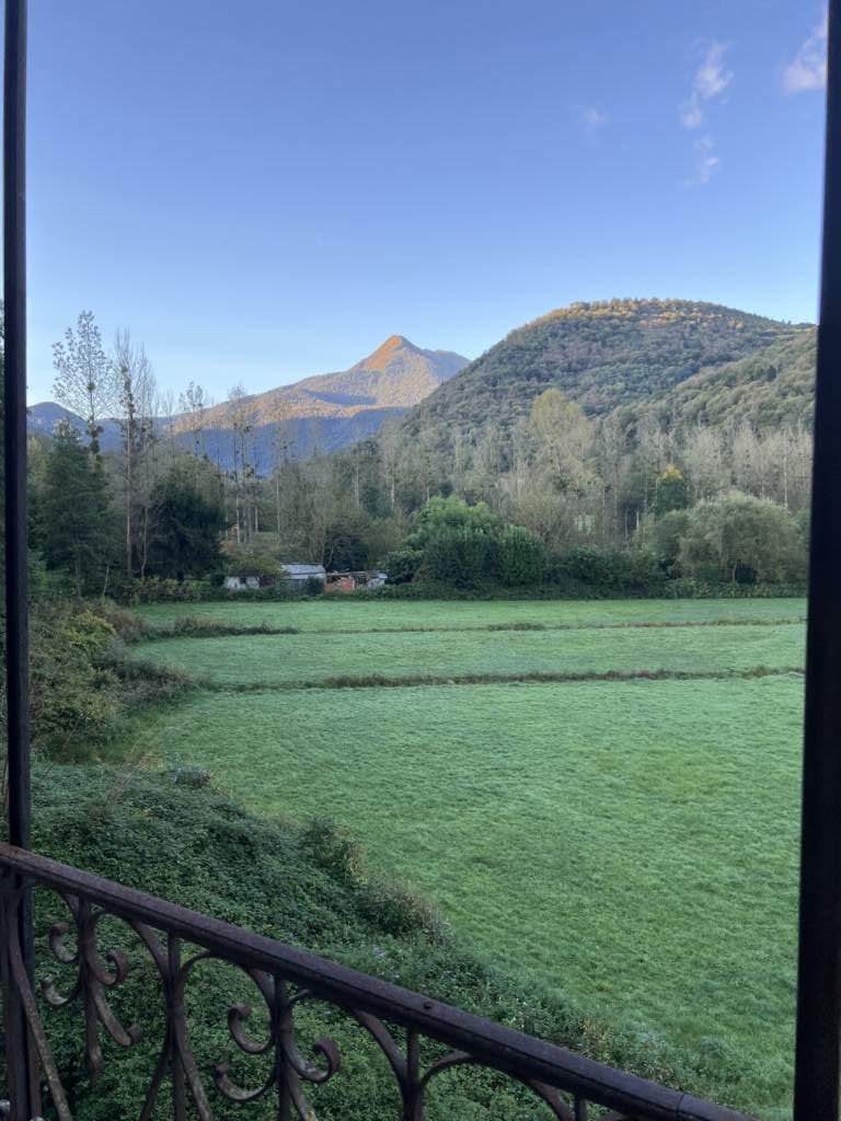 En Aspet, en Le Grand Chalet, con mi amiga y dueña Patsy. Sériala ultima vez que iría a verla ya que vendería el B&B, ua pena para mi ya que paraba al cruzar a Francia con frecuencia
