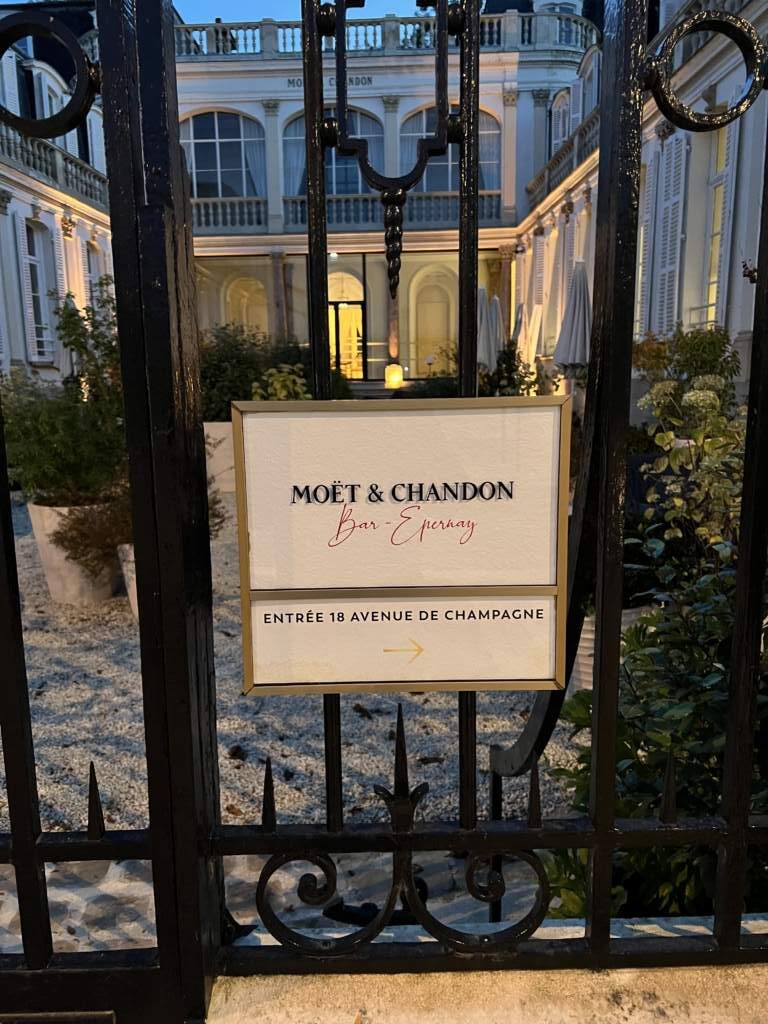 Moet, en Epernay, quizás la más clásica de todas, pero había bastantes más.