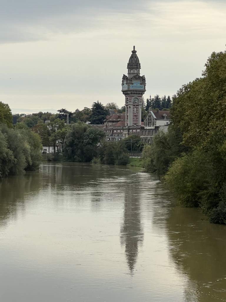 Champagne de Castellane en Epernay, pero no pudimos ir a ver a la vuelta a casa de Luxemburgo