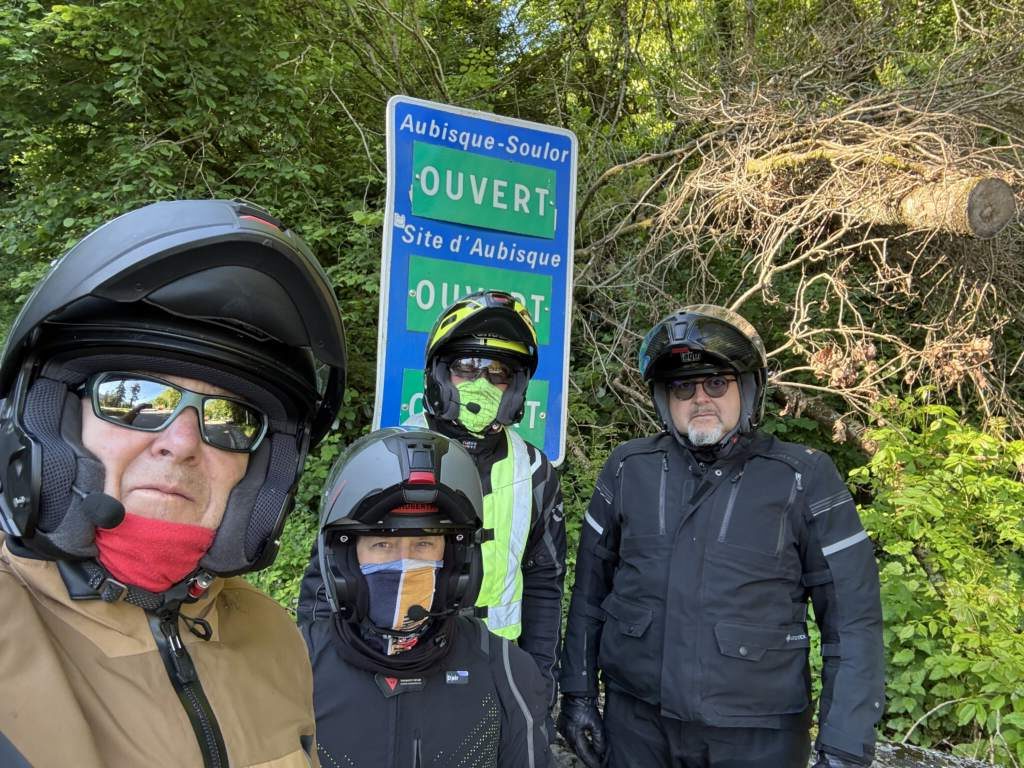Buenas noticias, todo abierto ... Uff, lo que iba a ser ! Col d'Aubisque, Col du Soulor, Col Spandelles