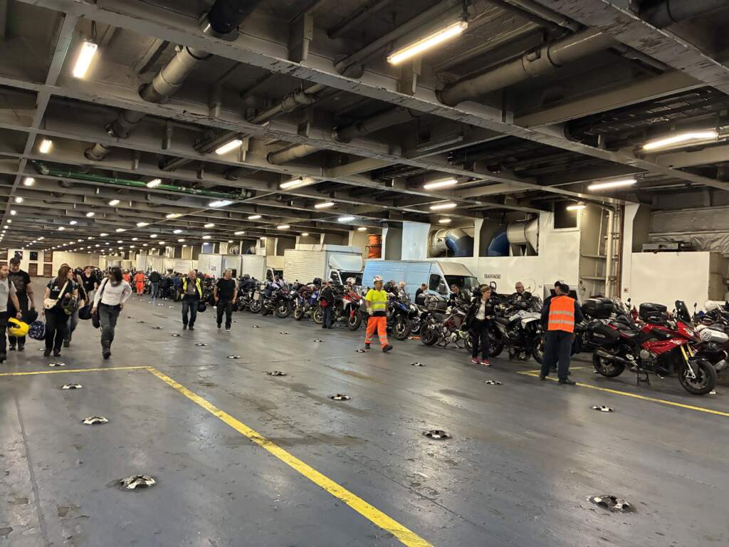 En el barco en Barcelona, de camino a Genova en Italia, con cientos de moteros, destino Medjugorje