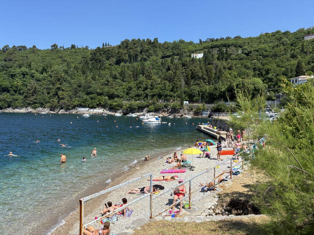la primera playa que vi al entrar en Croacia