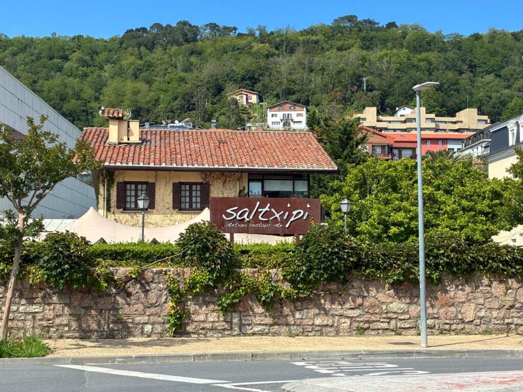 Viniendo de Luxemburgo quedamos en Zarauz en el Saltxipi, donde comimos de maravilla