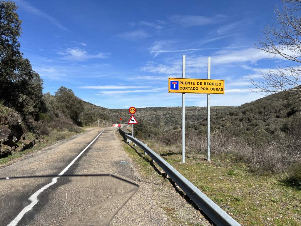 Vi el cartel al llegar a 200m de puente, después de haber hecho 2h de carretera :(