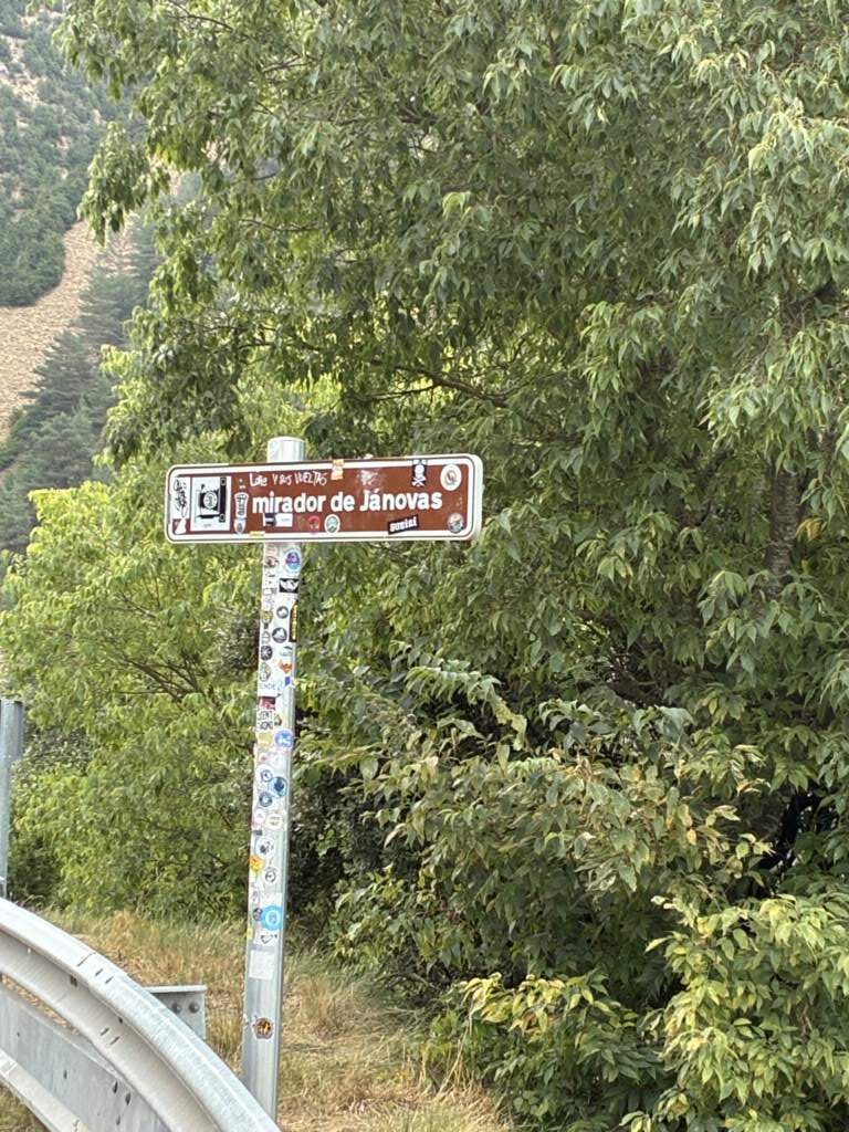 El mirado de Jánovas, entre Ainsa y Boltaña, donde se abandono el pueblo, que no el pantano