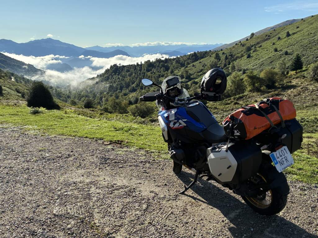 Aquí con π que se portó de cine, relajada mirando la niebla ...saleindo de Tarascon sur Ariege