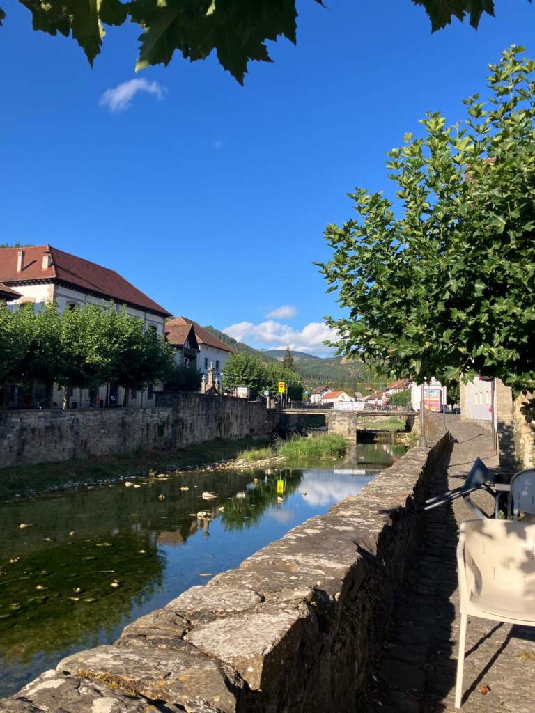 Ochagavía en muy bonito, un pueblo navarro con mucha clase en los pirineos navarros