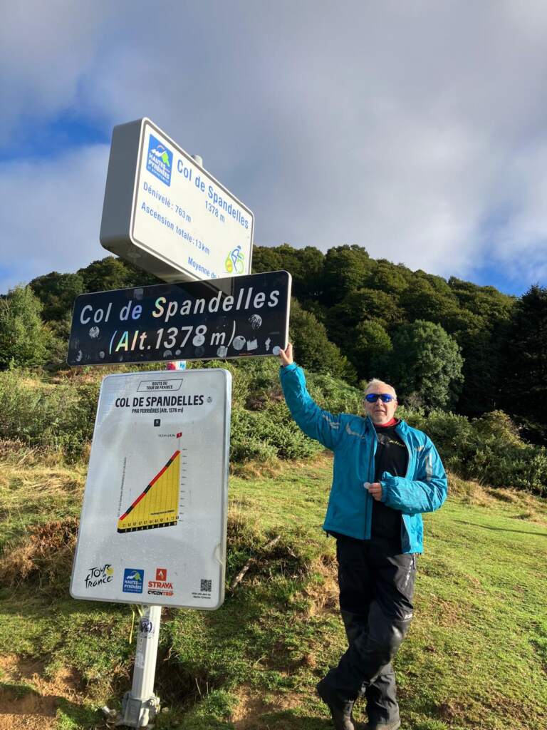 El Col de Spandelles, La subida desde Argeles Gazost es rápida, mientras que la bajada al Aubisque es muy técnica, con curvas cerradas que hay que ir en primera en los pirineos franceses