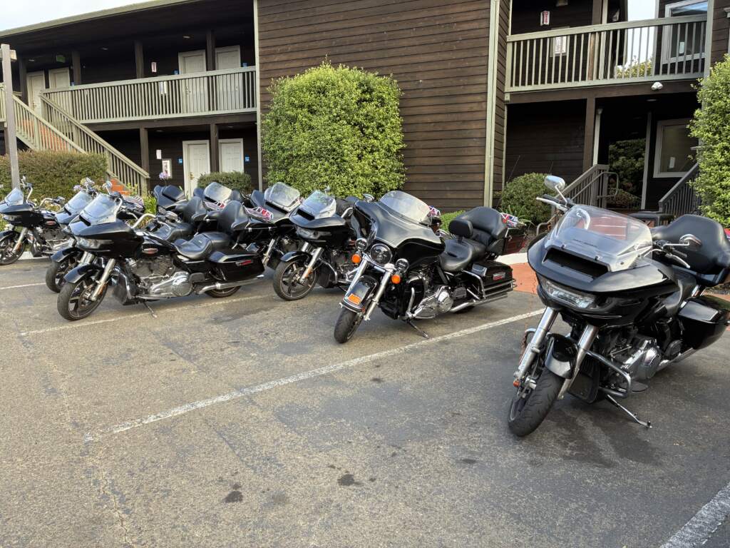 Casi no vimos a ningún grupo viajando en moto, excepto a éste de Harleys. Toda super chulas.