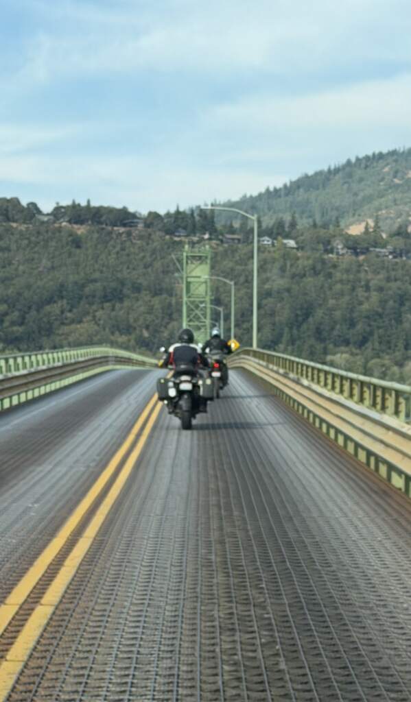 Que horror de puente en White Salmon el pasarlo en moto, y encima tener que pagar por ello