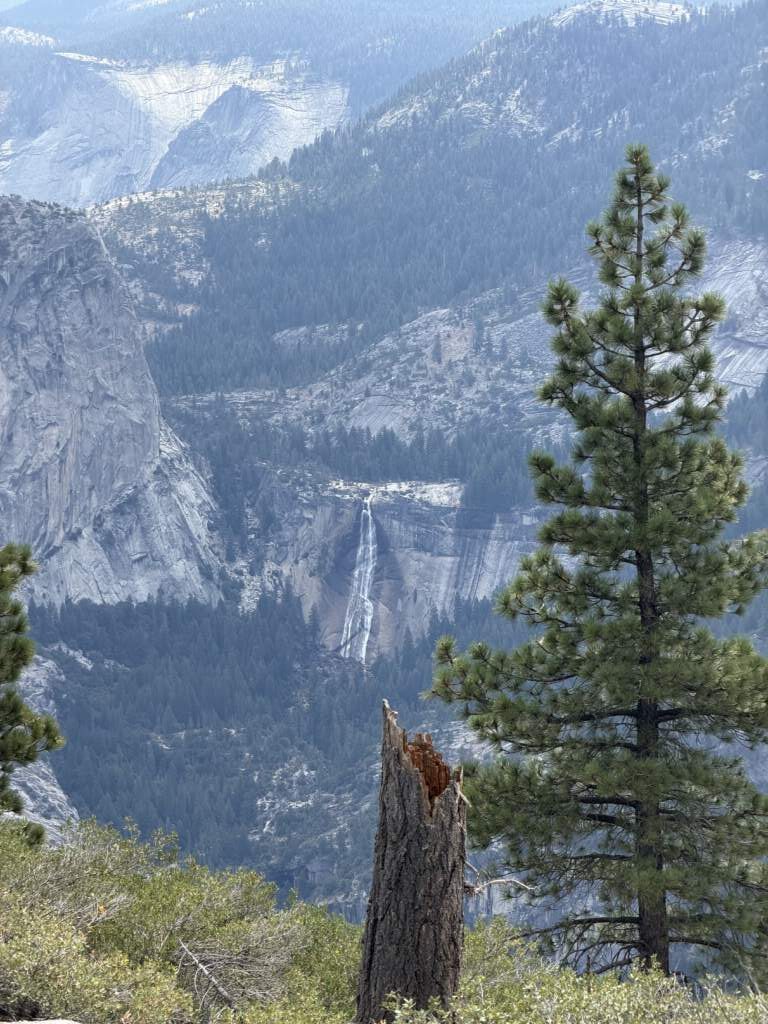 La Cascada famosa del Parque, de 714 me de longitud. Suele secarse en verano, pero tuvimos suerte, la vimos casi en su plenitud.