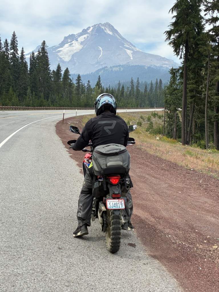 Mt Hood: en una curva de pronto lo vimos, y luego unas curvas más adelante desapareció de nuestra vista